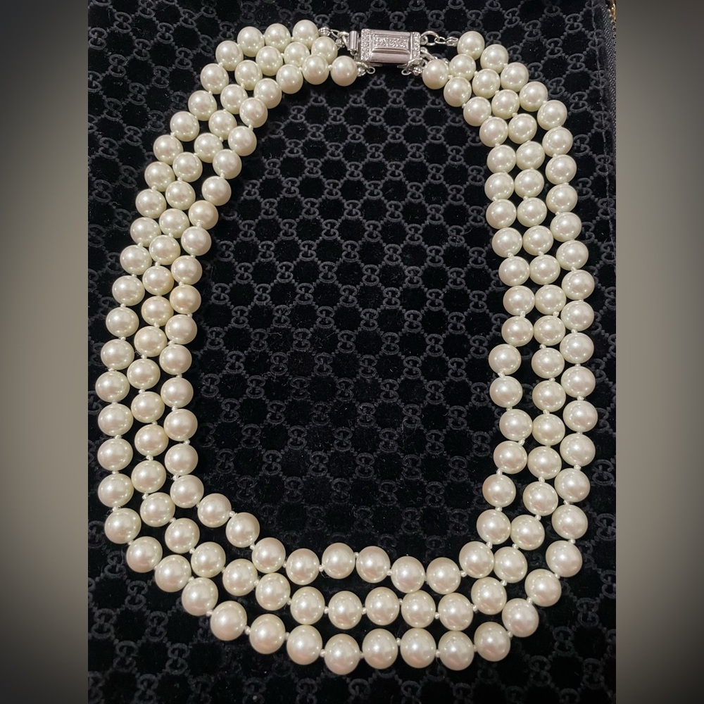 Vintage Carolee Pearl necklace